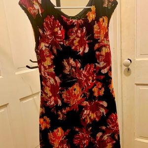 Very nice, knee-length floral dress, size 8
